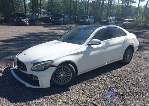 2015 Mercedes-Benz C 300 Luxury 4Matic из США, поврежденный, VIN 55SWF4KB9FU049432